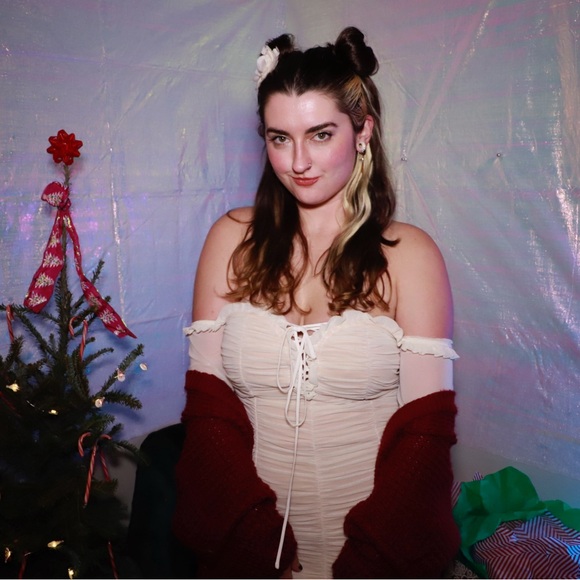 Meet your Posher, Jade - Picture 3 of 3